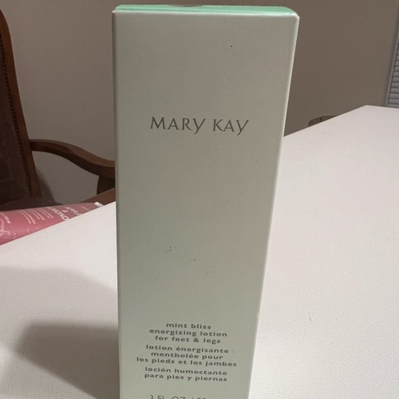 New Mary Kay Mint Bliss Energizing Lotion for Feet and Legs - 3fl. oz (D3) - Picture 1 of 4